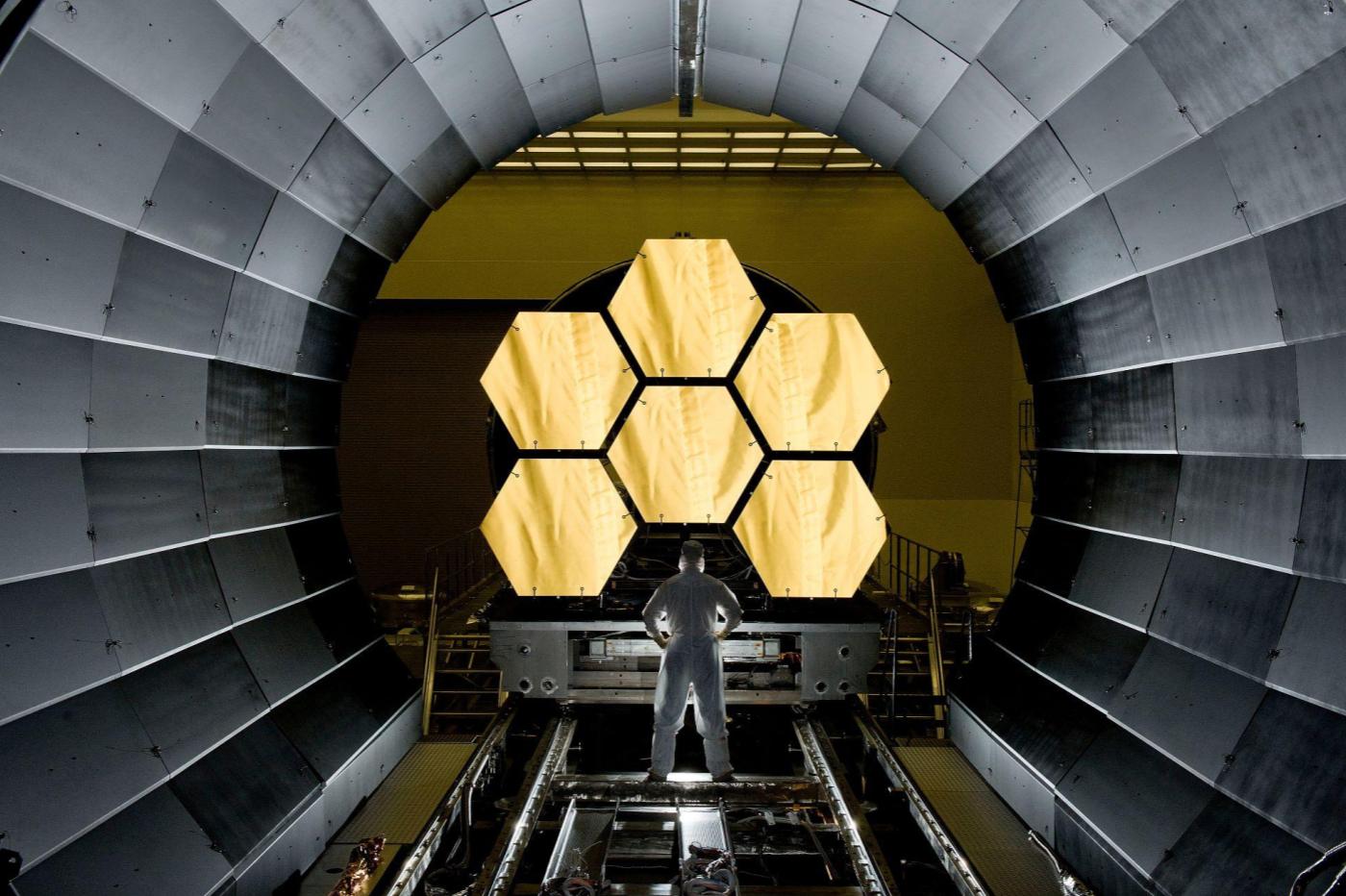  James Webb Space Telescope